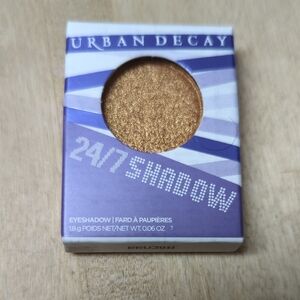 Urban Decay 24/7 Shadow in Shimmering Gold color "Dumb Luck"